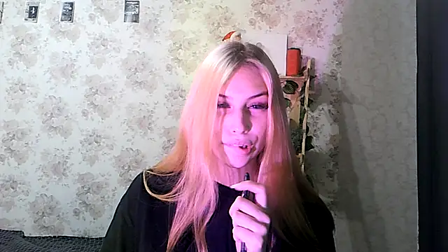 Snapshot of ClaireLaSweet chatting on 21, 10, 2025 ClaireLaSweet online show from 21, 10, 2025