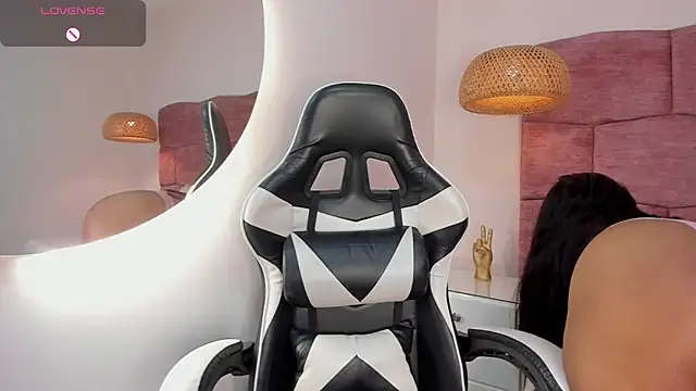 dani velvet online show from 30, 10, 2025