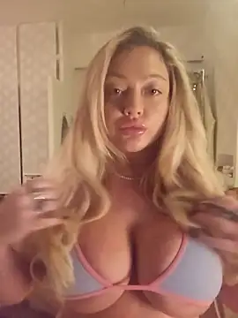 Snapshot of misstitmouseofficial chatting on 19, 9, 2025 misstitmouseofficial online show from 19, 9, 2025