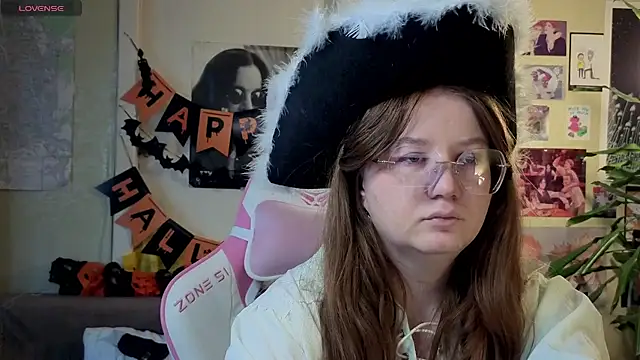 Sienna-Cow online show from 28, 10, 2025