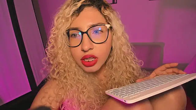 itsroxyrose  online show from 20, 11, 2025