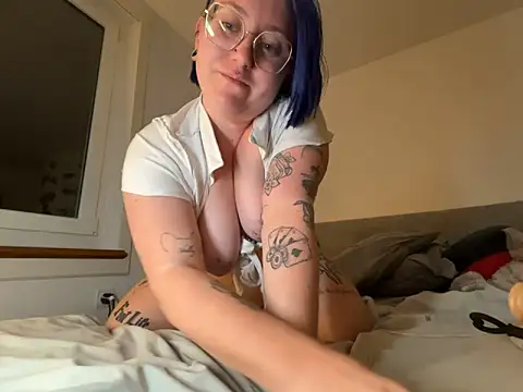 Snapshot of lablonde2025 chatting on 9, 3, 2026 lablonde2025 online show from 9, 3, 2026