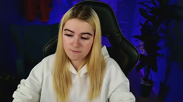 Snapshot of Stef_Nicks chatting on 10, 10, 2025 Stef Nicks online show from 10, 10, 2025