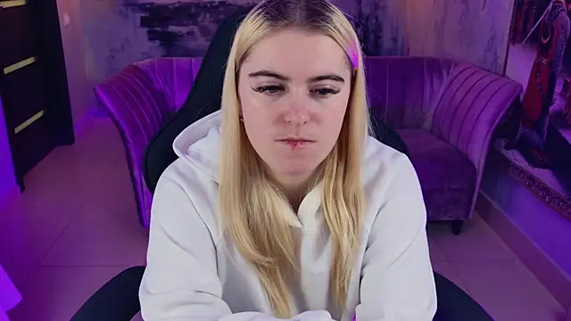 Snapshot of Stef_Nicks chatting on 12, 10, 2025 Stef Nicks online show from 12, 10, 2025