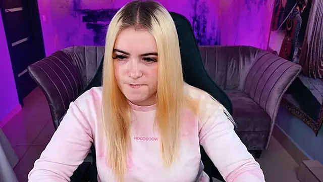 Snapshot of Stef_Nicks chatting on 13, 10, 2025 Stef Nicks online show from 13, 10, 2025