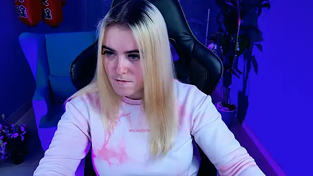 Snapshot of Stef_Nicks chatting on 15, 10, 2025 Stef Nicks online show from 15, 10, 2025