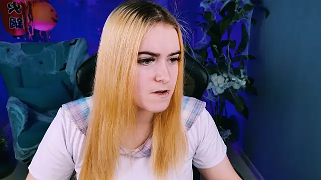 Snapshot of Stef_Nicks chatting on 21, 10, 2025 Stef Nicks online show from 21, 10, 2025