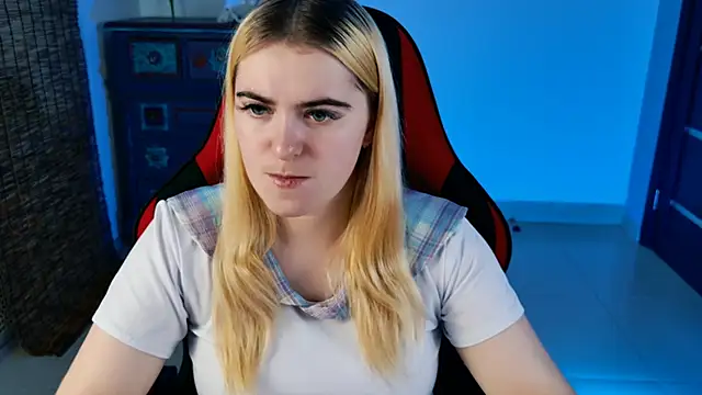 Snapshot of Stef_Nicks chatting on 24, 10, 2025 Stef Nicks online show from 24, 10, 2025