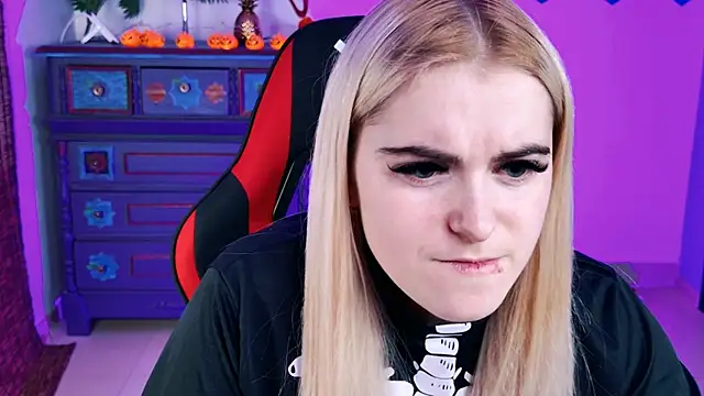 Snapshot of Stef_Nicks chatting on 30, 10, 2025 Stef Nicks online show from 30, 10, 2025