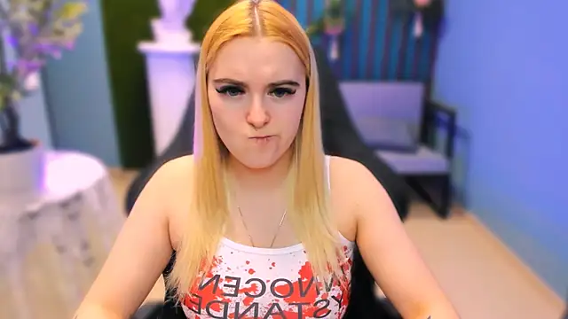 Snapshot of Stef_Nicks chatting on 6, 3, 2026 Stef Nicks online show from 6, 3, 2026