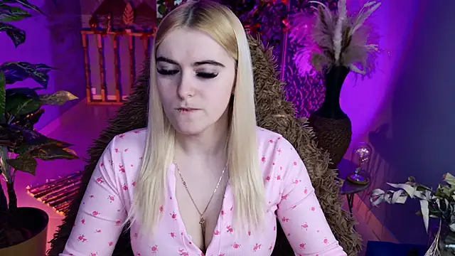 Snapshot of Stef_Nicks chatting on 9, 3, 2026 Stef Nicks online show from 9, 3, 2026