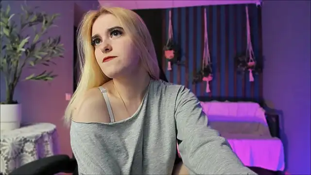 Snapshot of Stef_Nicks chatting on 13, 3, 2026 Stef Nicks online show from 13, 3, 2026