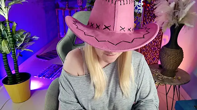 Snapshot of Stef_Nicks chatting on 15, 3, 2026 Stef Nicks online show from 15, 3, 2026