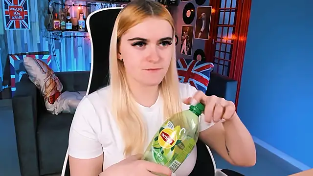 Snapshot of Stef_Nicks chatting on 16, 3, 2026 Stef Nicks online show from 16, 3, 2026