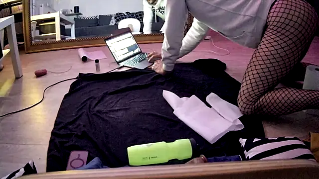 Toysboy67bi online show from 28, 9, 2025