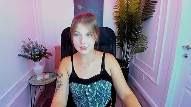 SaraMayki online show from 8, 9, 2025