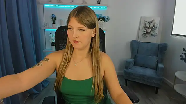 SaraMayki online show from 6, 10, 2025