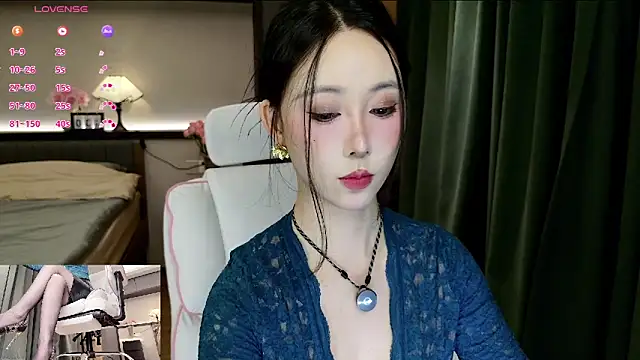 Snapshot of AYW-21 chatting on 30, 10, 2025 AYW-21 online show from 30, 10, 2025