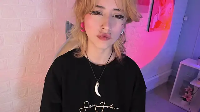 Snapshot of Hannahpage chatting on 17, 10, 2025 Hannahpage online show from 17, 10, 2025