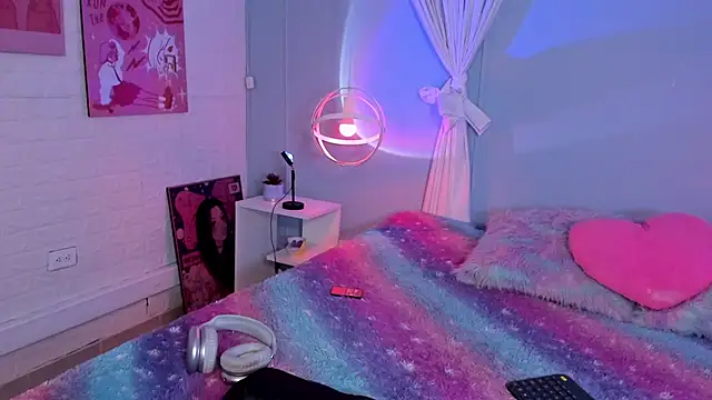 Snapshot of Hannahpage chatting on 21, 10, 2025 Hannahpage online show from 21, 10, 2025