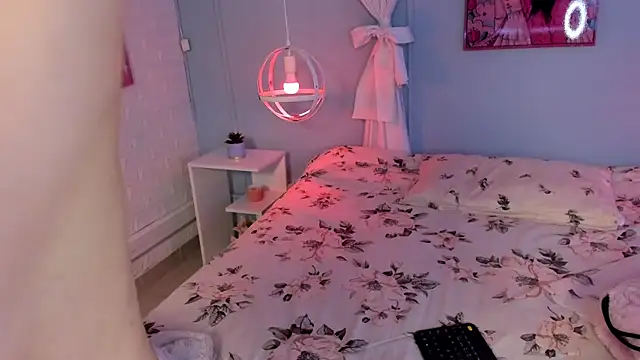 Snapshot of Hannahpage chatting on 3, 12, 2025 Hannahpage online show from 3, 12, 2025