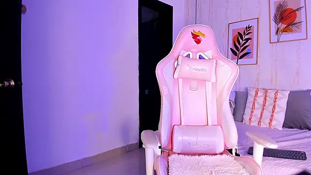 Snapshot of Ayleen_Dunkan chatting on 4, 11, 2025 Ayleen Dunkan online show from 4, 11, 2025