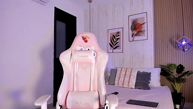 Snapshot of Ayleen_Dunkan chatting on 12, 11, 2025 Ayleen Dunkan online show from 12, 11, 2025