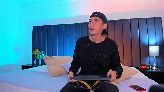 dominik thompson777 online show from 8, 10, 2025