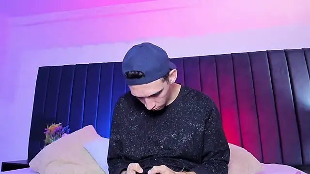 dominik thompson777 online show from 12, 10, 2025