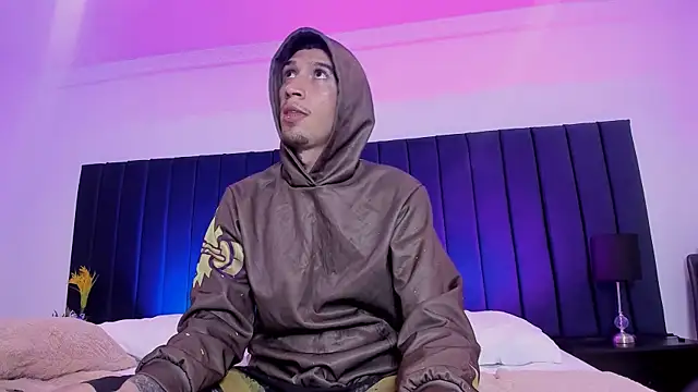 dominik thompson777 online show from 4, 11, 2025