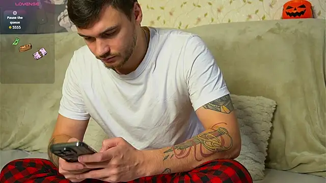 johnstoneisland online show from 14, 10, 2025