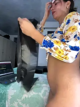 Snapshot of annymaldonado chatting on 17, 10, 2025 annymaldonado online show from 17, 10, 2025