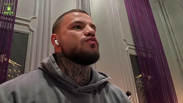 Snapshot of OliverSport chatting on 16, 10, 2025 OliverSport online show from 16, 10, 2025