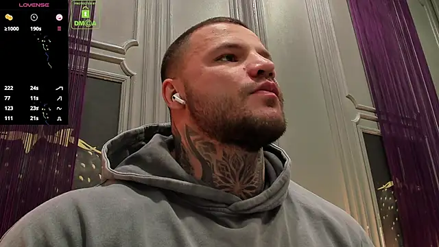 Snapshot of OliverSport chatting on 15, 11, 2025 OliverSport online show from 15, 11, 2025