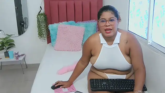 Snapshot of Daniiela_lan chatting on 7, 11, 2025 Daniiela lan online show from 7, 11, 2025