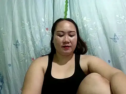 Snapshot of prettywetmom88 chatting on 13, 10, 2025 prettywetmom88 online show from 13, 10, 2025