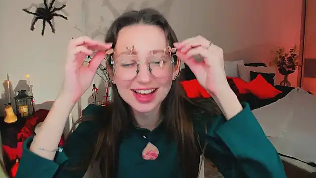 YourLovellyStory online show from 31, 10, 2025