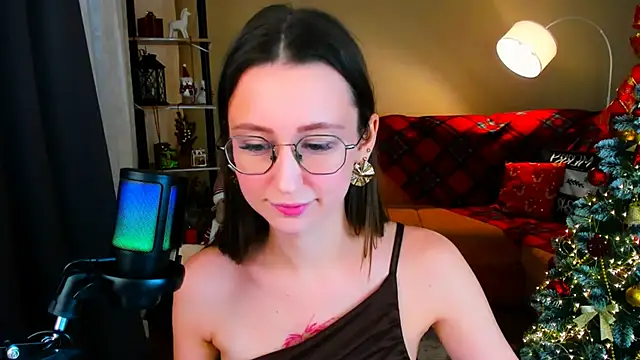 YourLovellyStory online show from 15, 12, 2025