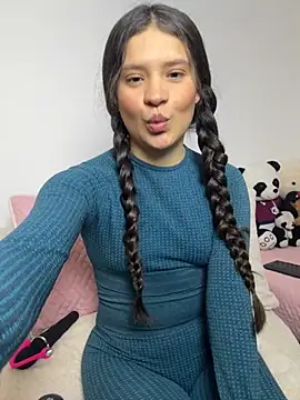 Snapshot of Emilyybennet_ chatting on 17, 10, 2025 Emilyybennet online show from 17, 10, 2025