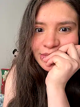 Snapshot of Emilyybennet_ chatting on 18, 11, 2025 Emilyybennet online show from 18, 11, 2025