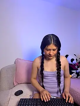 Snapshot of Emilyybennet_ chatting on 21, 11, 2025 Emilyybennet online show from 21, 11, 2025