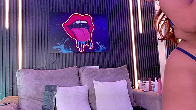 Snapshot of SophiaSummer chatting on 8, 10, 2025 SophiaSummer online show from 8, 10, 2025