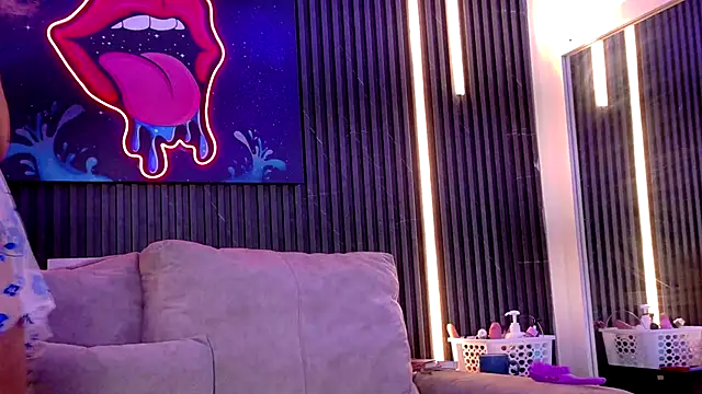 Snapshot of SophiaSummer chatting on 12, 10, 2025 SophiaSummer online show from 12, 10, 2025