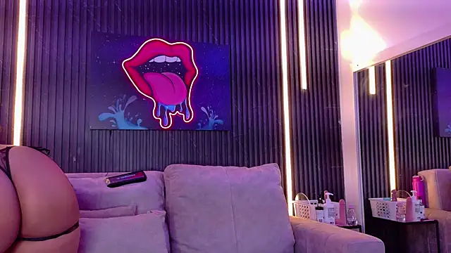 Snapshot of SophiaSummer chatting on 14, 10, 2025 SophiaSummer online show from 14, 10, 2025