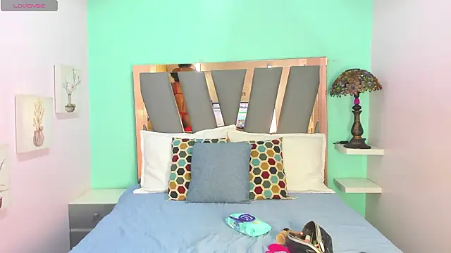 Violett Salvatore online show from 7, 2, 2026