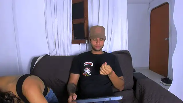 Snapshot of bamby_kitty chatting on 8, 11, 2025 bamby kitty online show from 8, 11, 2025