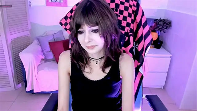 Snapshot of CrystallBloom chatting on 9, 10, 2025 CrystallBloom online show from 9, 10, 2025