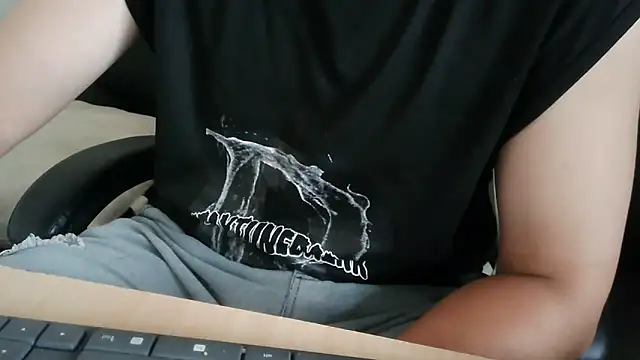 Snapshot of bigbb101011 chatting on 9, 11, 2025 bigbb101011 online show from 9, 11, 2025