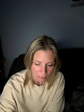 Snapshot of Lexi-Lux-X chatting on 21, 9, 2025 Lexi-Lux-X online show from 21, 9, 2025