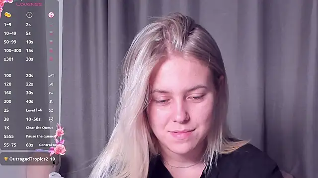 Snapshot of AngelAnty chatting on 12, 9, 2025 AngelAnty online show from 12, 9, 2025